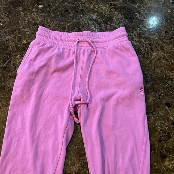 Free people xs joggers pinkish purple color. A342 - Picture 3 of 4